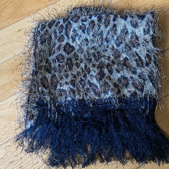 Various scarves - Picture 3 of 4